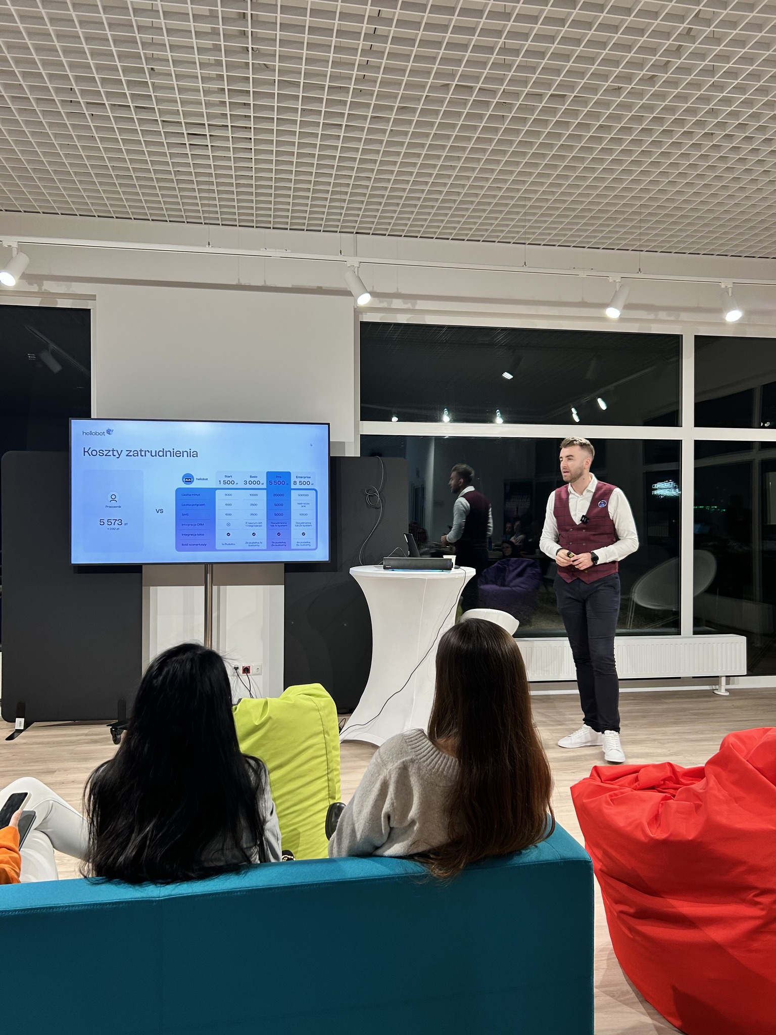 Prelegent na scenie #AIUPMEETING #2 — pierwsza prelekcja