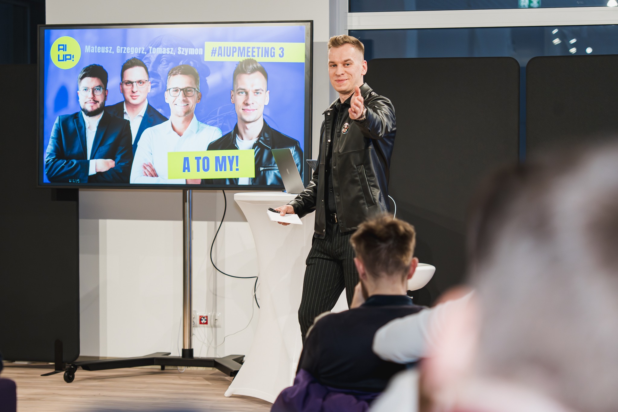 Szymon Jankowski prezentujący uczestnikom na AIUP Meeting #3