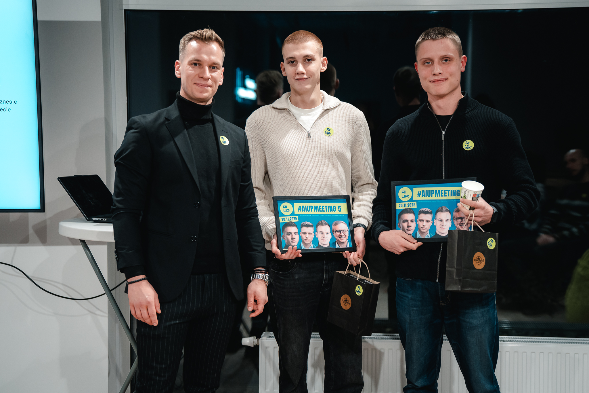 Maciej Fidor, Szymon Jankowski i Jerzy Niewiadomski po prelekcji #AIUPMEETING #5